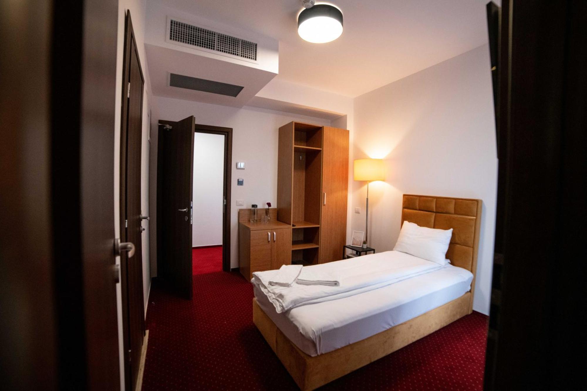 Bucharest Airport Accomodation Aparthotel Otopeni Exterior photo